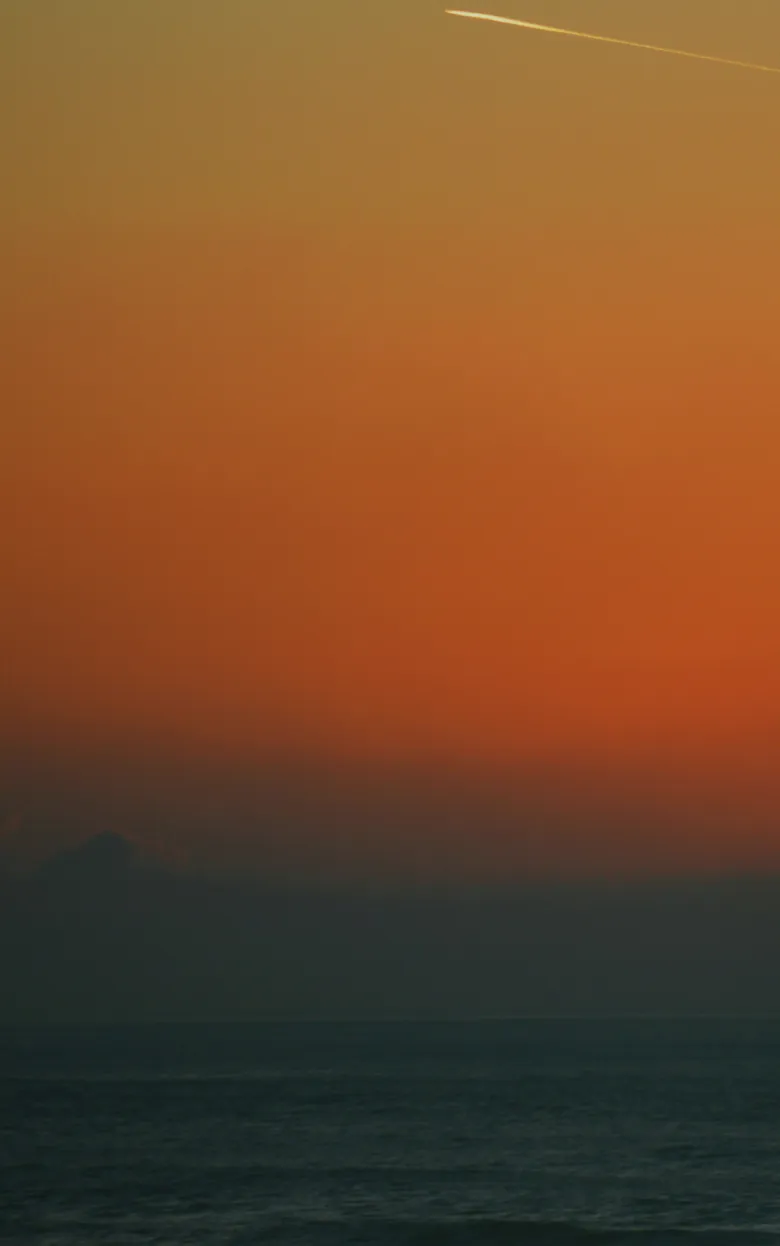 「お問い合わせ」セクションの背景画像